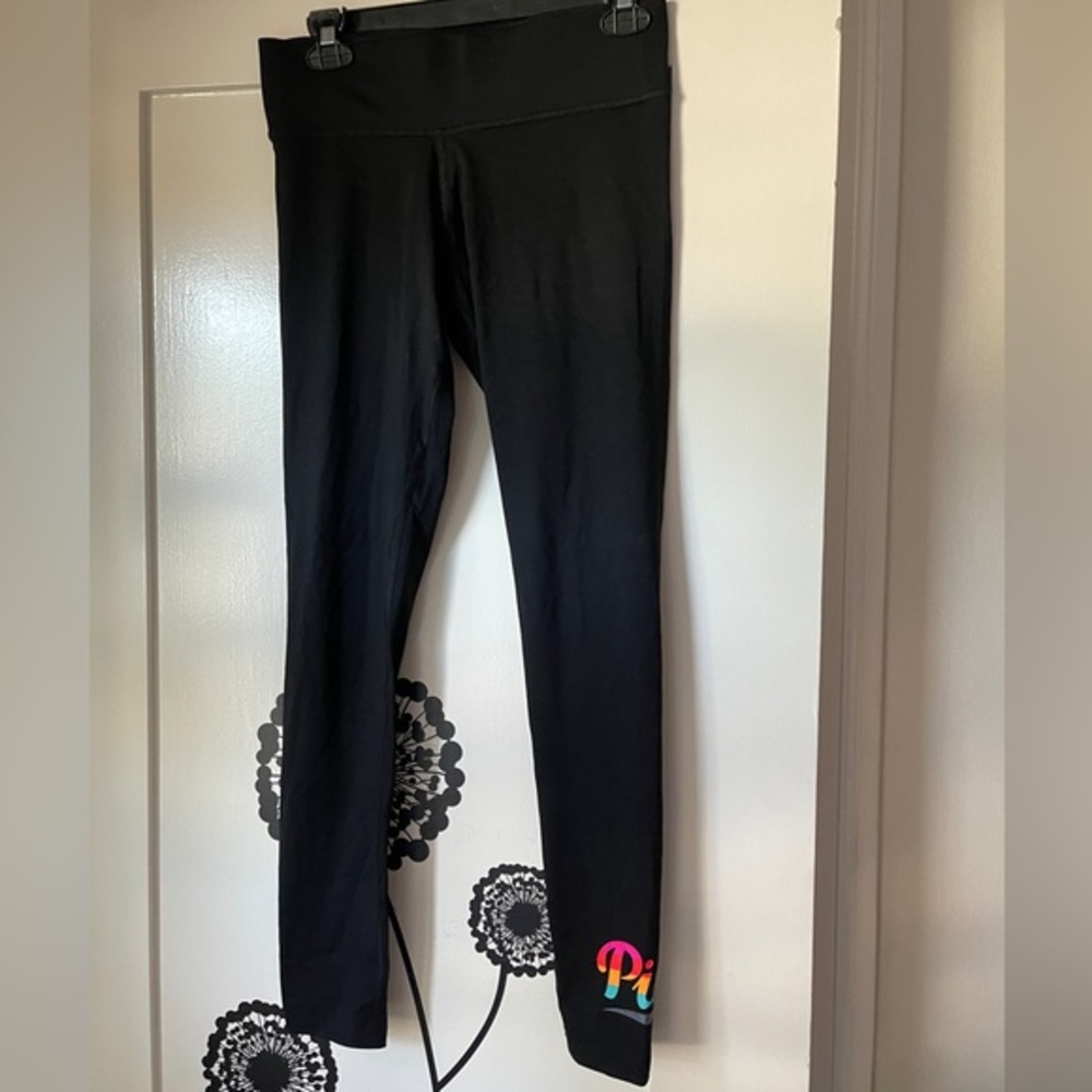 Victoria’s Secret PINK Ultimate high-waisted black legging w/ ankle logo, size s